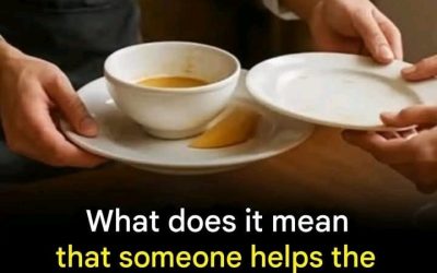 What psychologists reveal when someone helps a waiter clear the table