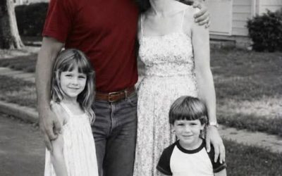 My wife took our son and daughter on a trip, and they never came back — 40 years later, I found a box hidden inside my daughter’s mattress that made my bl00d run cold. My wife, Clara, took our daughter and our son on a short trip to visit her sister, who lived by the ocean. I was overwhelmed with work at the time, so they went without me. But then Clara’s sister, Gwen, called me and said they’d never made it to her house. When the police started searching for them, all they found was their empty car on a bridge over a river. The search went on for years. Divers searched the river over and over again. The police had countless theories, but the most likely one was that the car had skidded off the bridge, and they’d been thrown into the water by the impact and swept away by the current. Two years later, the police officially declared them D:EAD. After that, I was simply existing. Every day, I’d come home from work to an empty house. I never touched my son’s or daughter’s rooms. It was as if I believed that one day they’d come back. Forty years have passed, and my heart still aches. Then, one day, my doctor told me that, because of my health, I could no longer live alone and needed someone to take care of me. So my nephew said we’d sell the house and that I’d come live with his family. That meant I had no choice but to finally pack up my wife’s, my daughter’s, and my son’s belongings. As I was sorting through my daughter’s room, I became so tired that I dropped onto her bed and heard a CRACKING sound. I pressed my hand against the mattress and felt something SOLID. I turned the mattress over and found a roughly stitched slit. I grabbed a pair of scissors, cut it open, and pulled out a BOX that had been hidden inside the mattress. I opened the box. Inside was a handwritten NOTE. It was in Clara’s handwriting. My breath caught the moment I read the first line: “Andrew, if you’re reading this, then something has happened to me. Please read this to the end CAREFULLY. Don’t trust Gwen. There’s SOMETHING you never knew.” Read the rest of this story in 1st comment⬇️